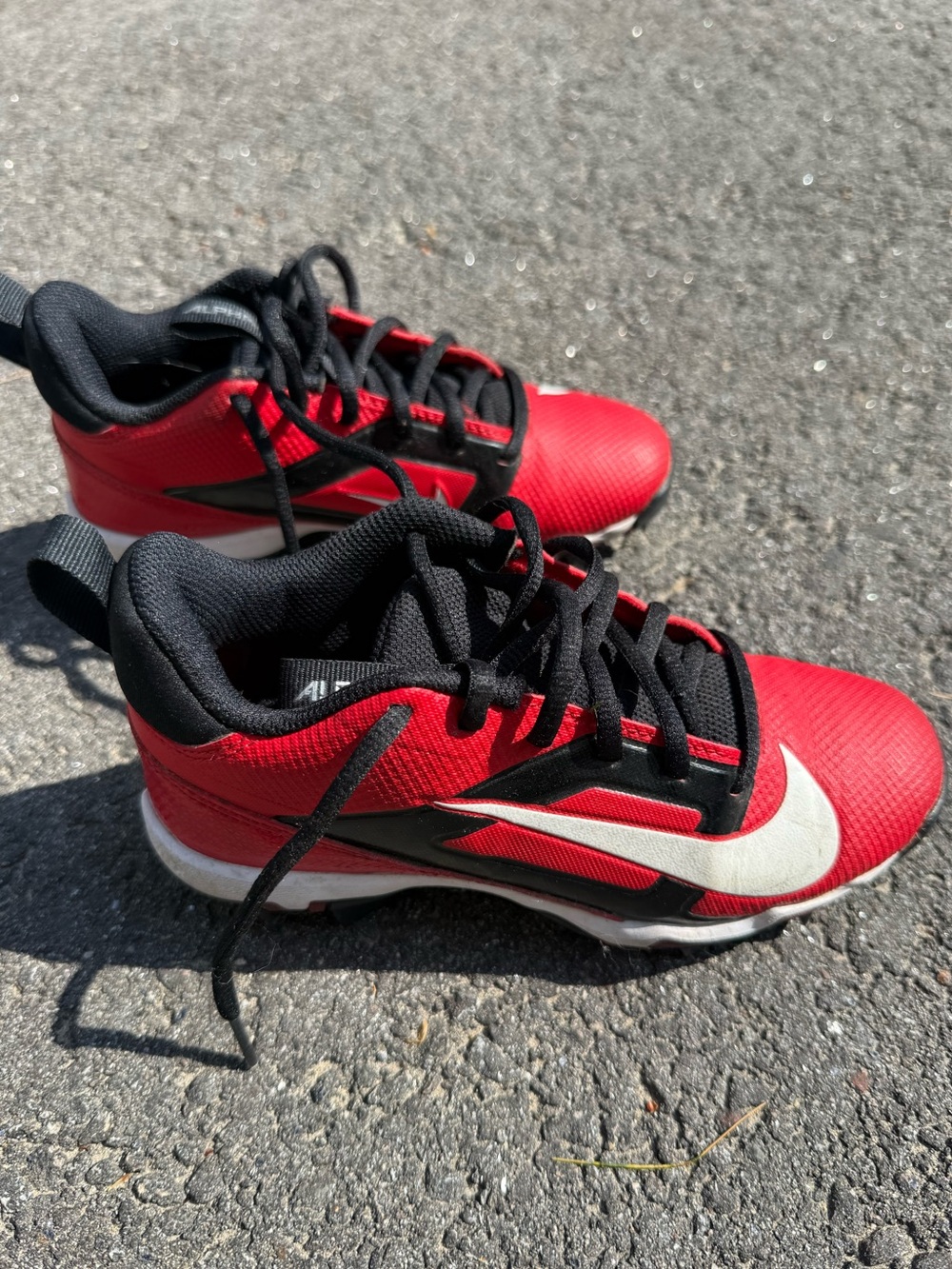 Nike Youth Baseball Cleats Red Black Size 1.5 – Excellent Condition